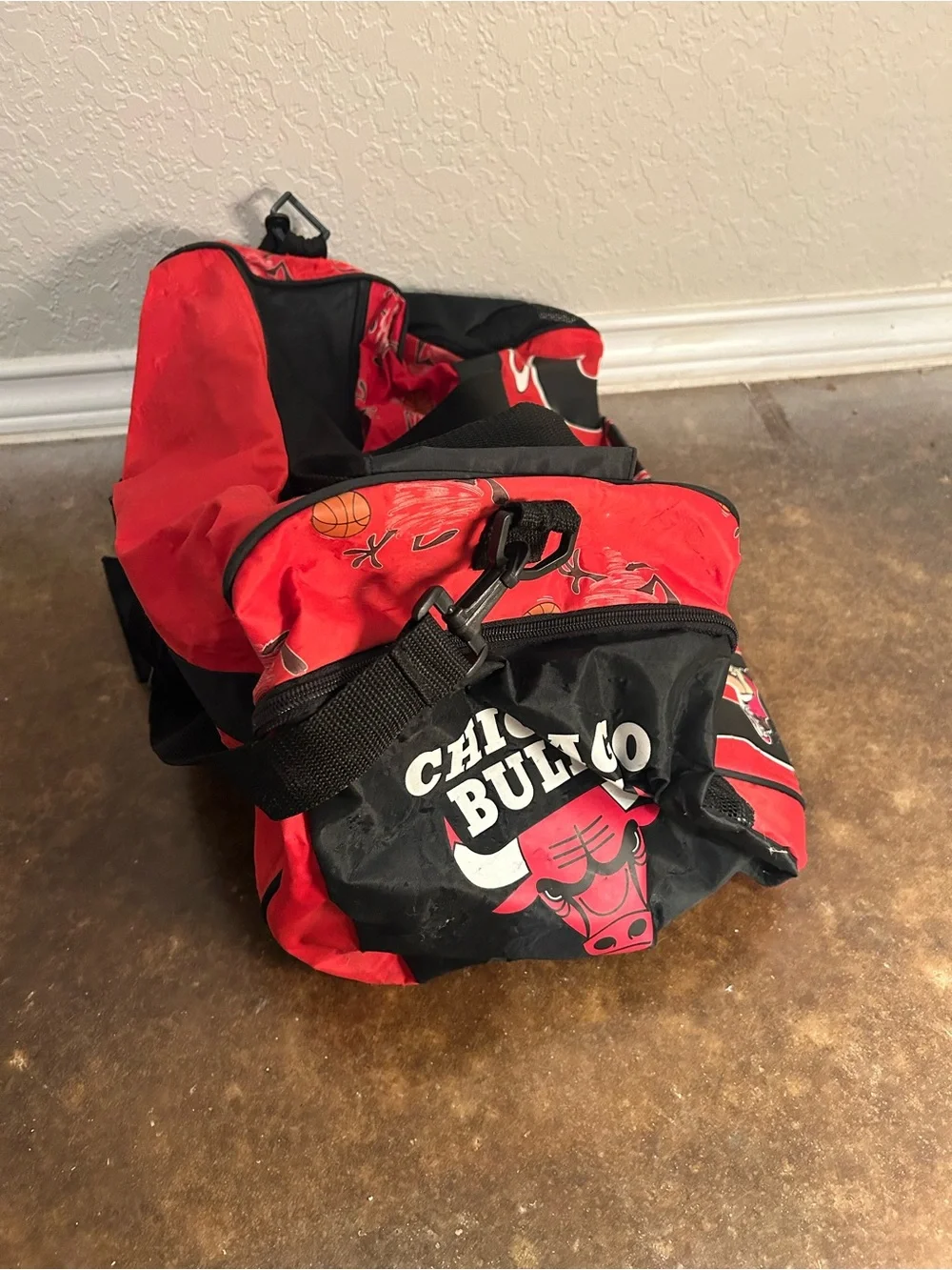 Vintage Chicago Bulls Looney Tunes Red and Black Duffle Bag